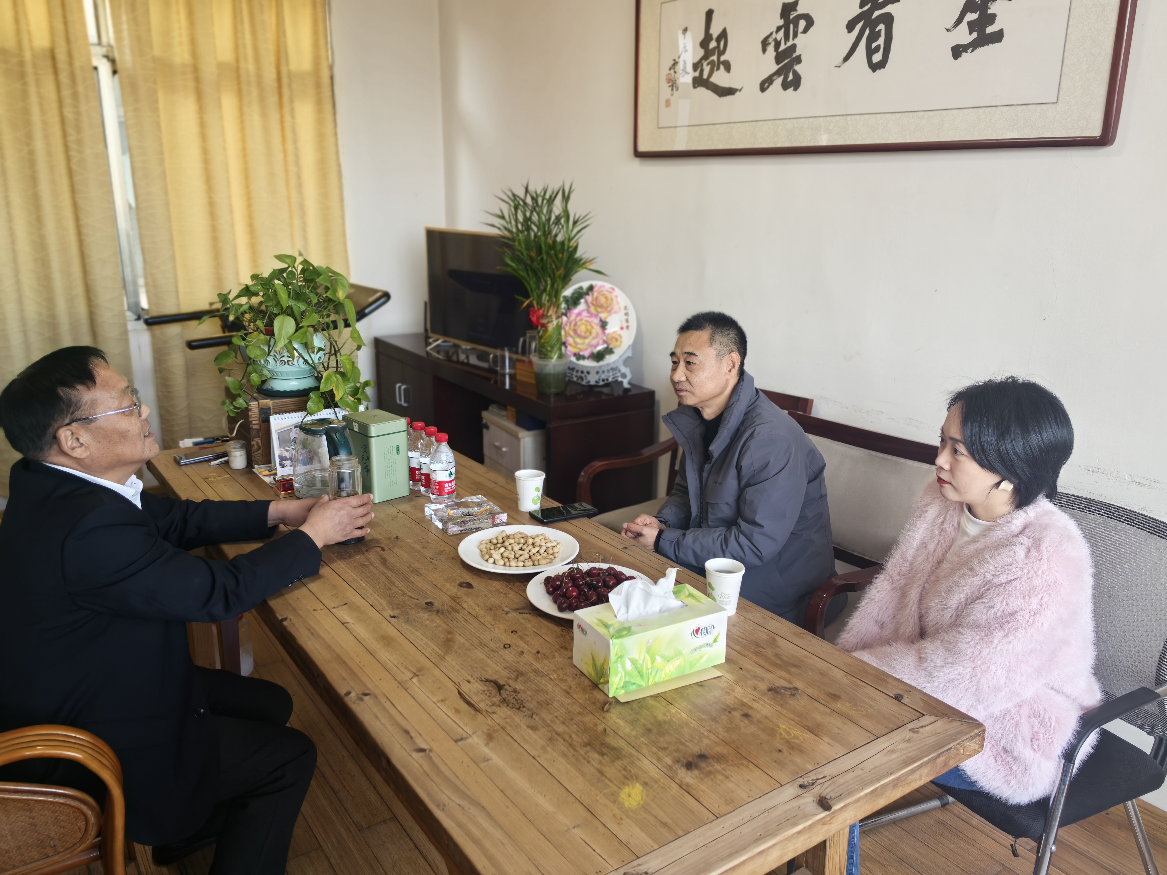 縣國(guó)投集團(tuán)開展百名局長(zhǎng)走“親戚”慰問(wèn)活動(dòng) 縣國(guó)投集團(tuán)開展百名局長(zhǎng)走“親戚”慰問(wèn)活動(dòng)